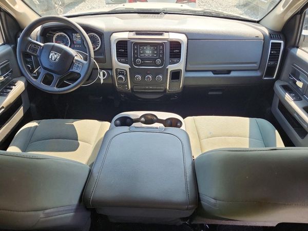 2018 RAM 1500 SLT QUAD CAB 4X4
