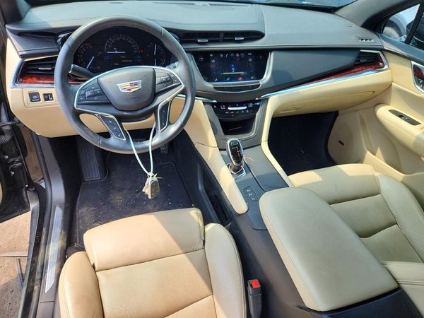 2017 CADILLAC XT5