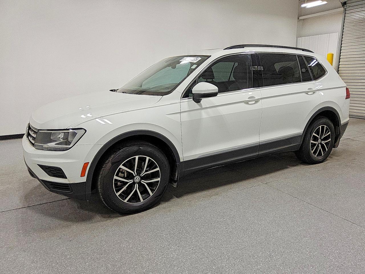 2021 VOLKSWAGEN TIGUAN SE, SE R-Line Black, SEL — Front 3/4