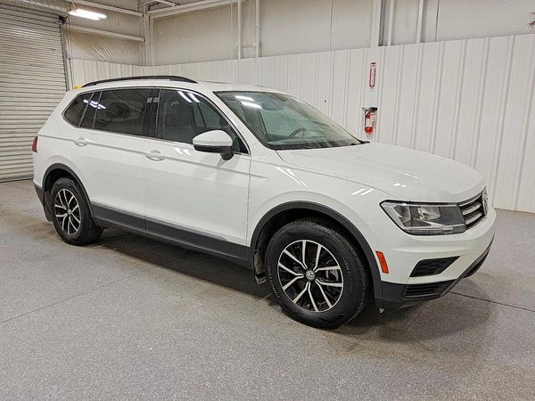 2021 VOLKSWAGEN TIGUAN SE, SE R-Line Black, SEL — Passenger 3/4