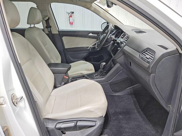 2021 VOLKSWAGEN TIGUAN SE, SE R-Line Black, SEL — PSFS