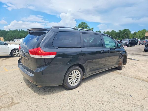 2014 TOYOTA SIENNA