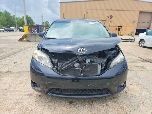 2014 TOYOTA SIENNA