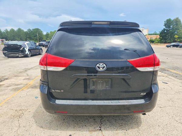 2014 TOYOTA SIENNA