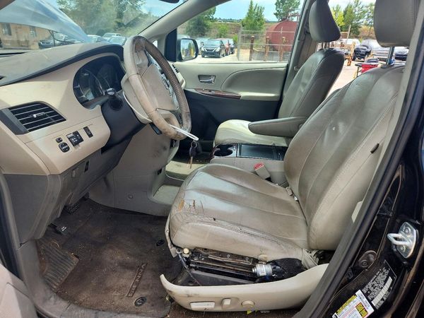 2014 TOYOTA SIENNA