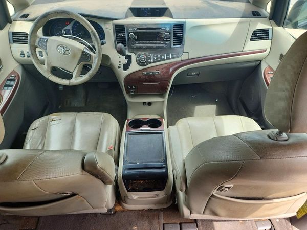 2014 TOYOTA SIENNA