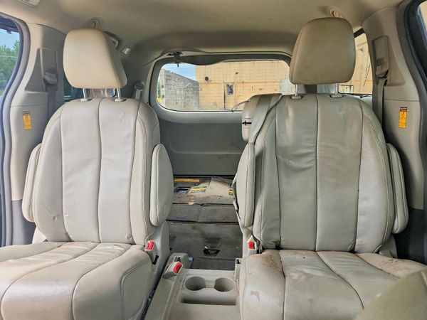 2014 TOYOTA SIENNA