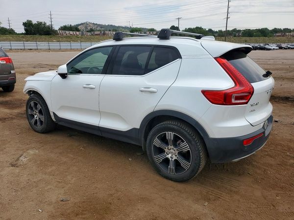 2019 VOLVO XC40
