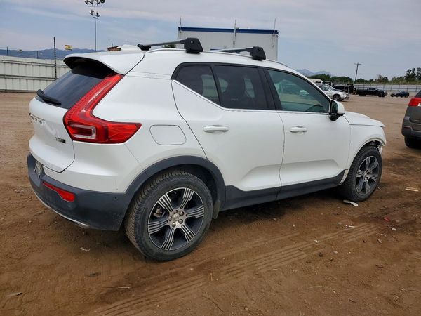 2019 VOLVO XC40