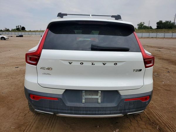 2019 VOLVO XC40