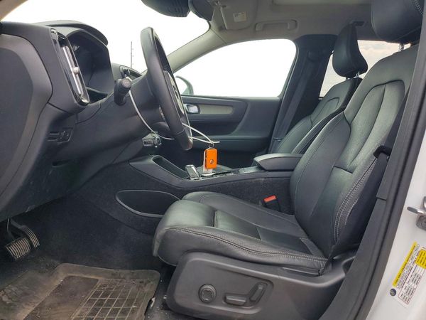 2019 VOLVO XC40