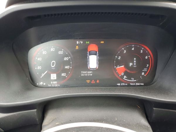 2019 VOLVO XC40