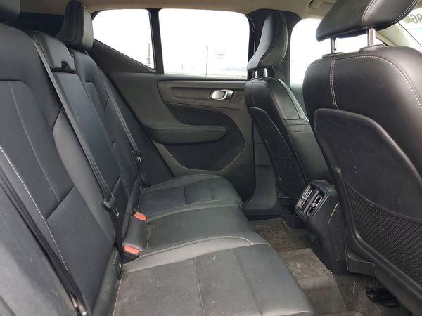 2019 VOLVO XC40