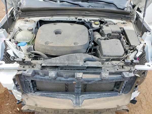 2019 VOLVO XC40