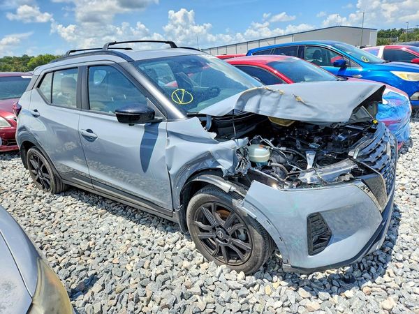 2024 NISSAN KICKS SR