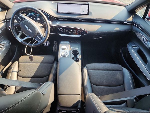 2023 GENESIS GV70