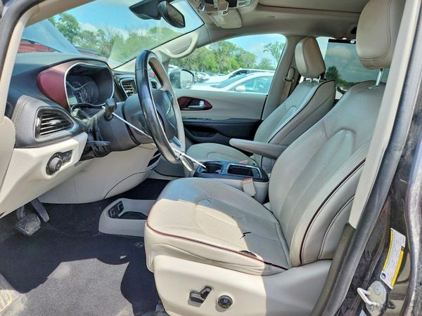 2017 CHRYSLER PACIFICA