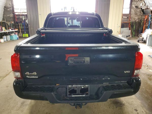 2022 TOYOTA TACOMA SR5