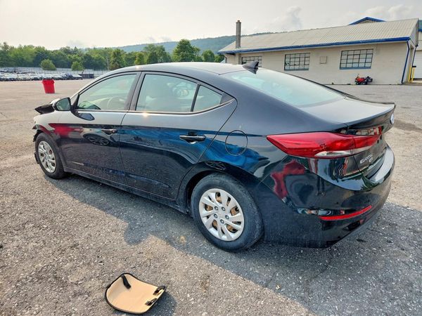 2017 HYUNDAI ELANTRA SE Base