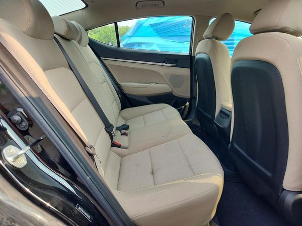 2017 HYUNDAI ELANTRA SE Base