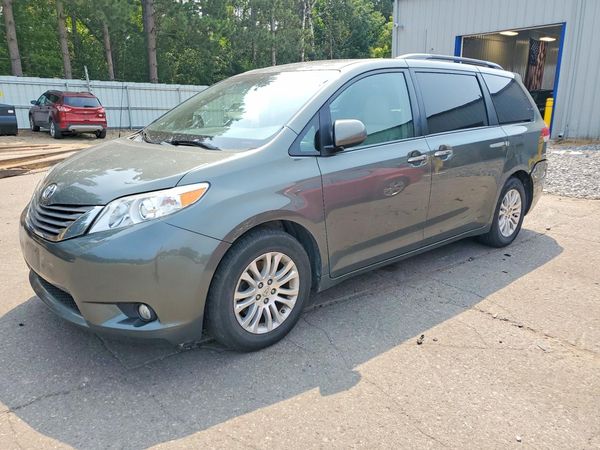 2014 TOYOTA SIENNA