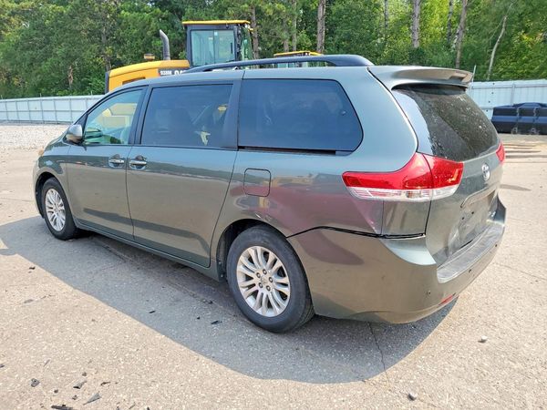 2014 TOYOTA SIENNA