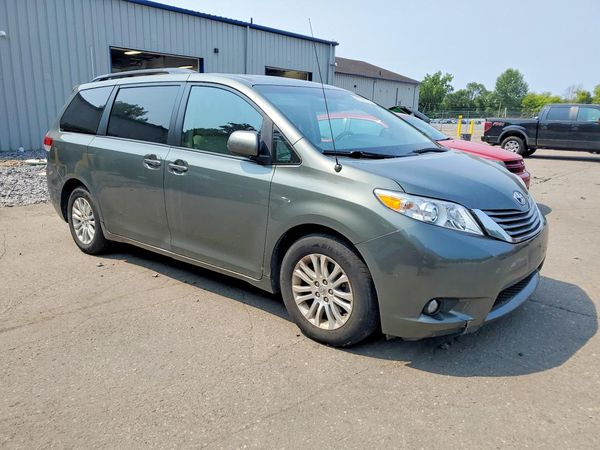 2014 TOYOTA SIENNA