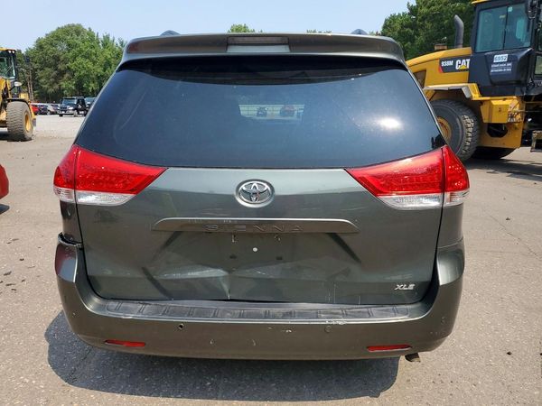 2014 TOYOTA SIENNA
