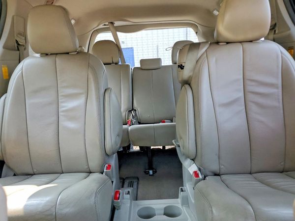 2014 TOYOTA SIENNA