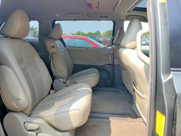 2014 TOYOTA SIENNA
