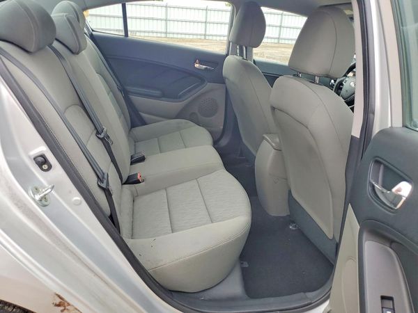 2016 KIA FORTE GL (Middle-Low Grade)