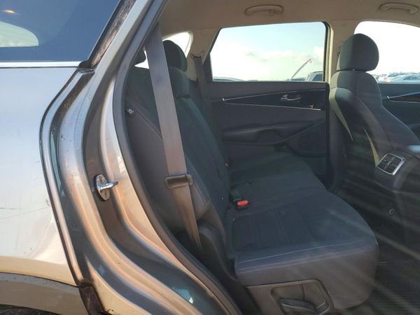 2018 KIA SORENTO L, LX