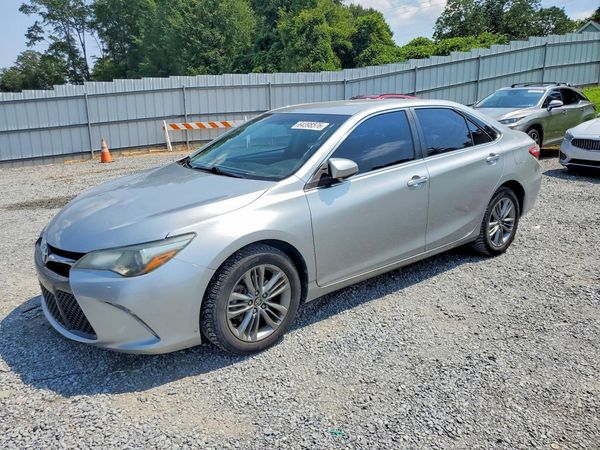 2017 TOYOTA CAMRY LE/SE/XLE/XSE — Front 3/4