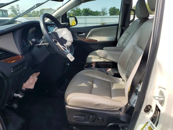 2016 TOYOTA SIENNA