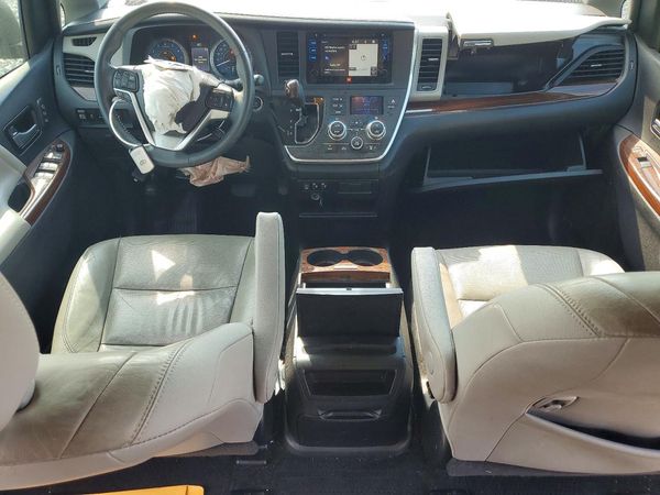 2016 TOYOTA SIENNA