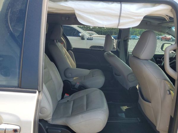 2016 TOYOTA SIENNA