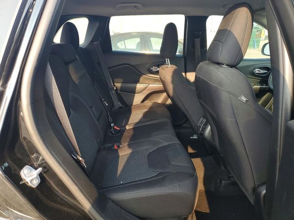 2019 JEEP CHEROKEE LATITUDE FWD