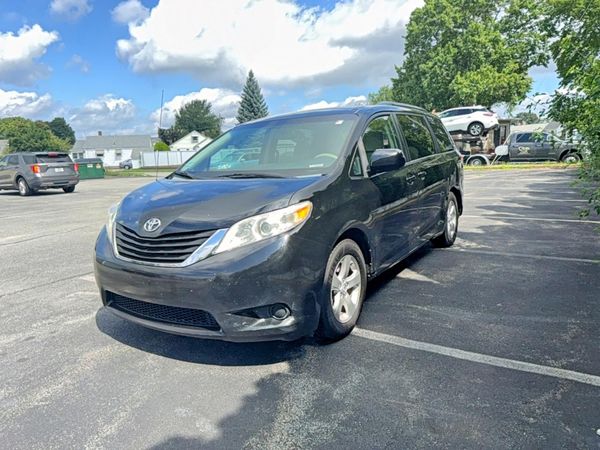 2013 TOYOTA SIENNA