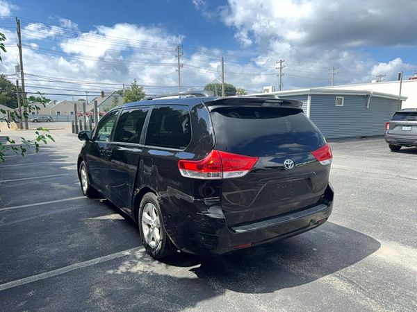 2013 TOYOTA SIENNA