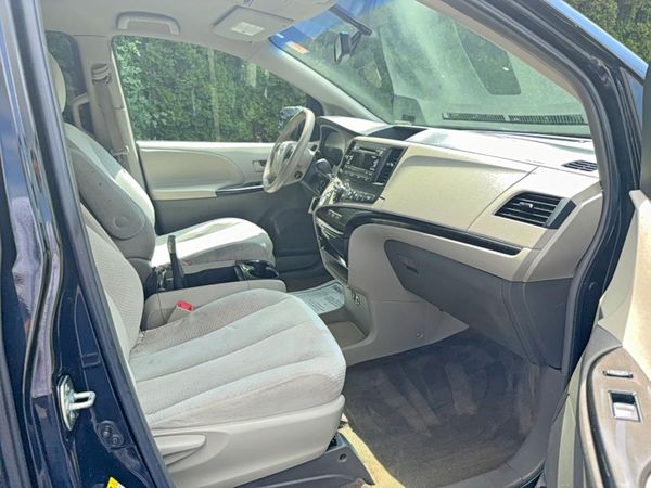 2013 TOYOTA SIENNA