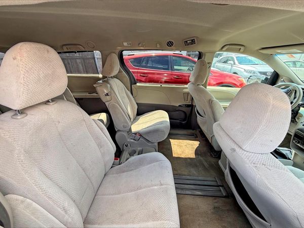 2013 TOYOTA SIENNA