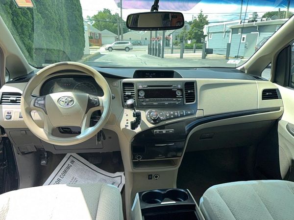 2013 TOYOTA SIENNA