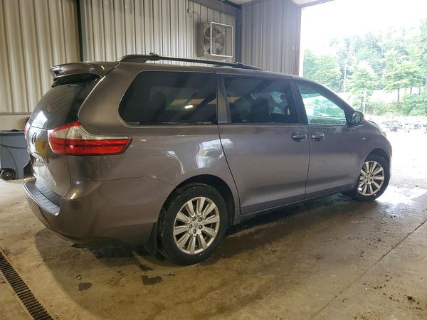 2017 TOYOTA SIENNA LE
