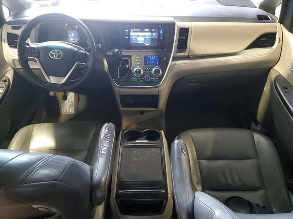 2017 TOYOTA SIENNA LE