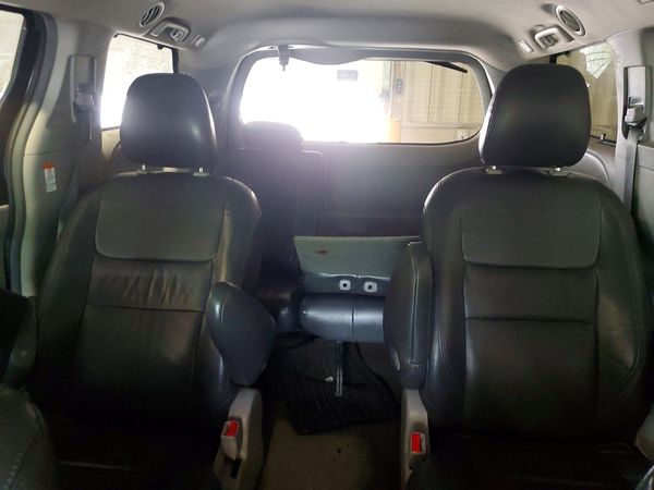 2017 TOYOTA SIENNA LE