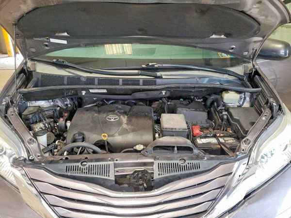 2017 TOYOTA SIENNA LE
