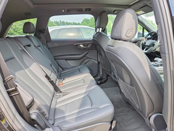 2025 AUDI Q7 quattro Premium