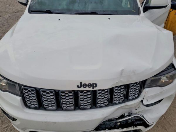 2019 JEEP GRAND CHEROKEE Laredo — Engine bay