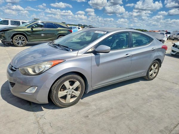 2013 HYUNDAI ELANTRA — DSFA — Front 3/4