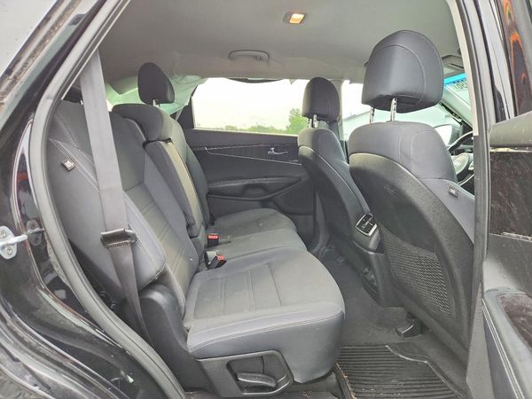 2017 KIA SORENTO L, LX